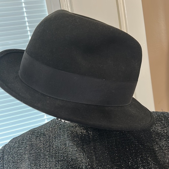 Beautiful Black Royal Felt Hat - Picture 9 of 11